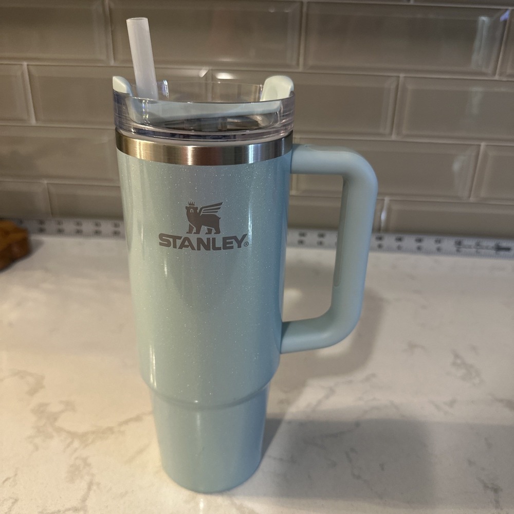 Stanley 30 oz Stainless Steel H2.0 Flowstate Quencher Tumbler Blueberry Milk